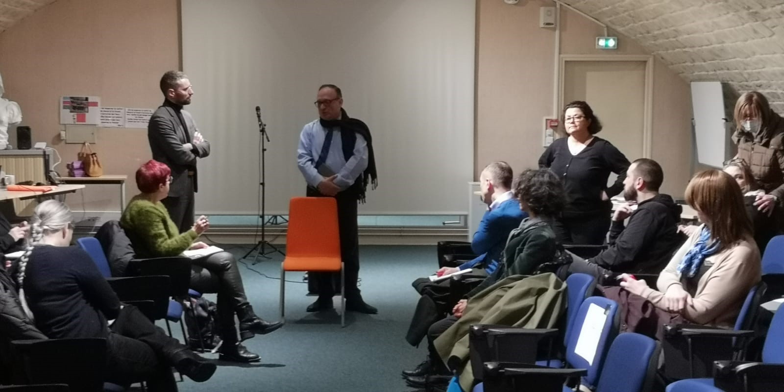 Benoît Gobin, pilote de l’Observatoire académique de prévention et de lutte contre les discriminations anti-LGBT+ et Dominique Auvigne, proviseur du lycée Erik Satie et membre de l’Observatoire.