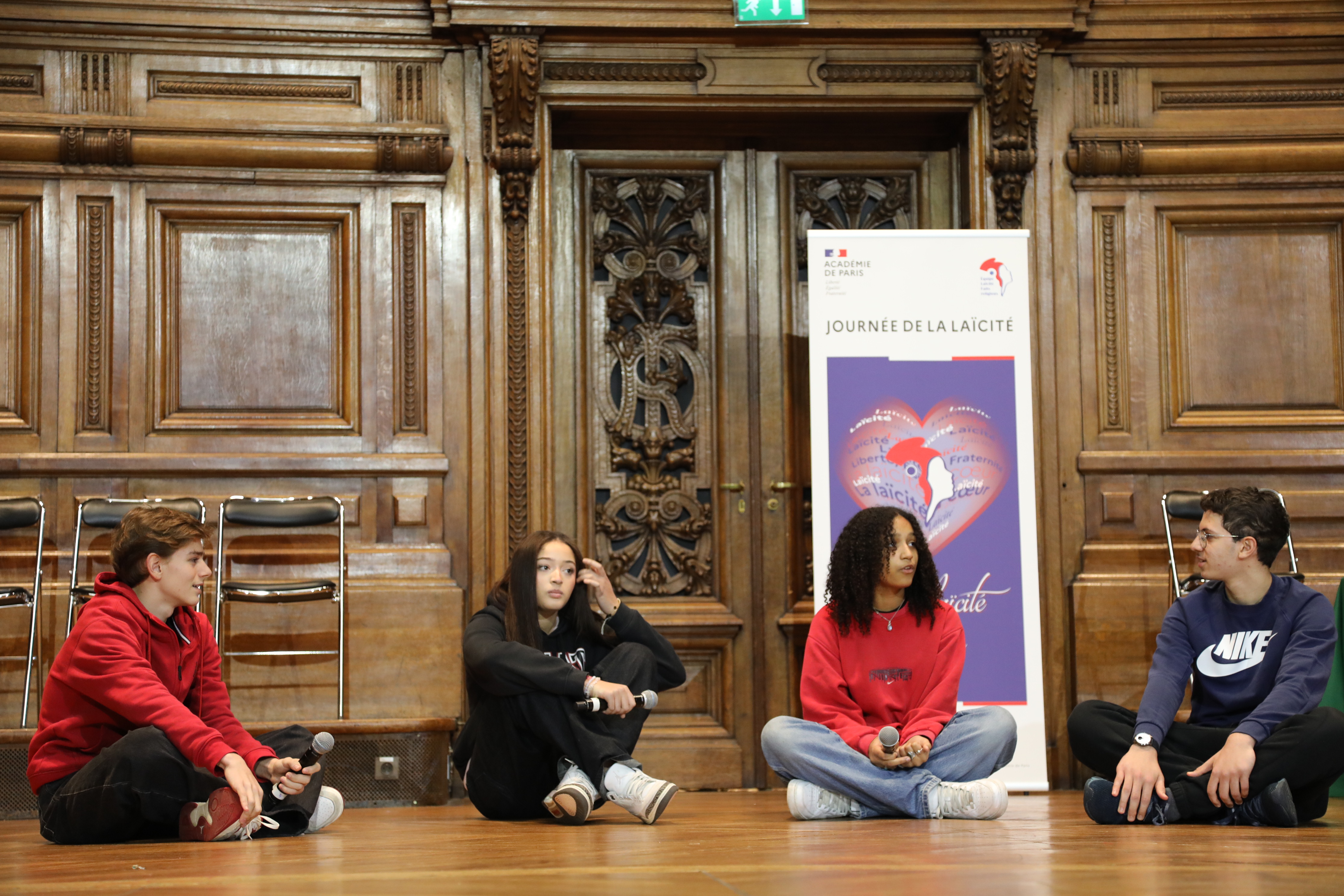 Elèves de 2de du lycée Fénelon à la fête de la laïcité 2023