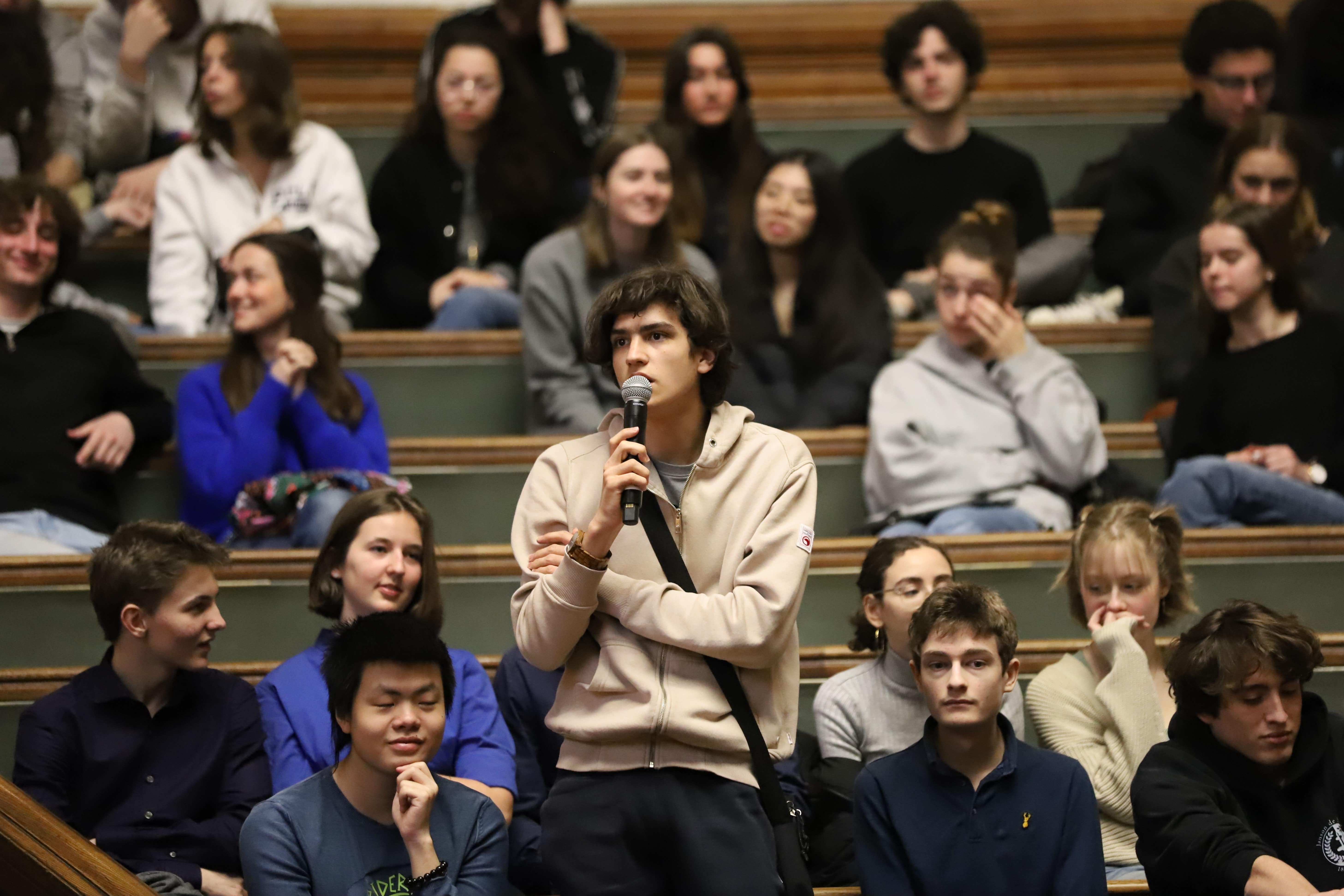 Xavier Darcos conférence Identité et métamorphose - des académiciens en Sorbonne 