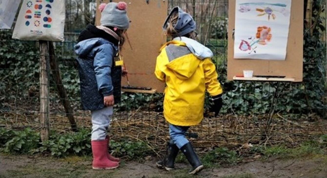 Toutes et tous dehors! – Bonnes pratiques: Autour de l'école