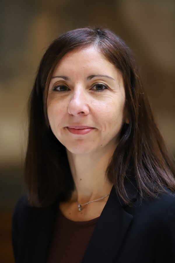 Portrait Emmanuelle DUBRANA - secrétaire générale adjointe en charge de la Chancellerie