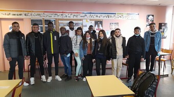 Elves de la classe d'Upe2a du lycée Charles-de-Gaulle 202-2022